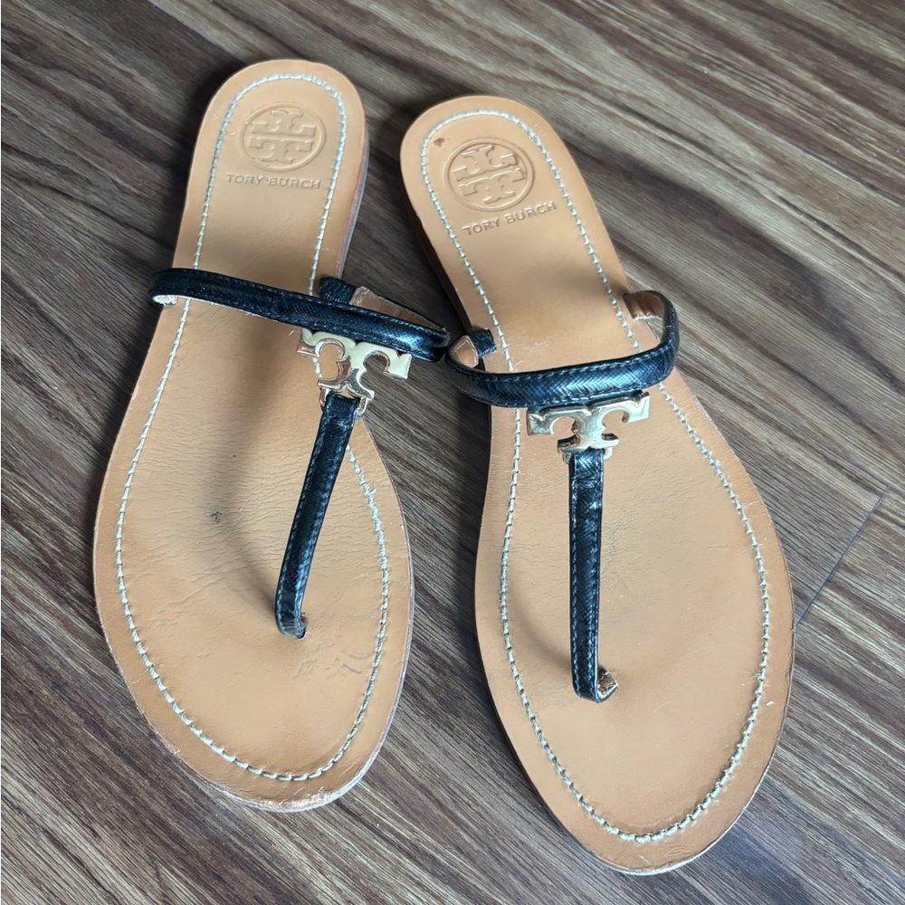 Tory Burch T Logo Flat BLACK Safflino Leather Thong Sandal  GOLD Logo